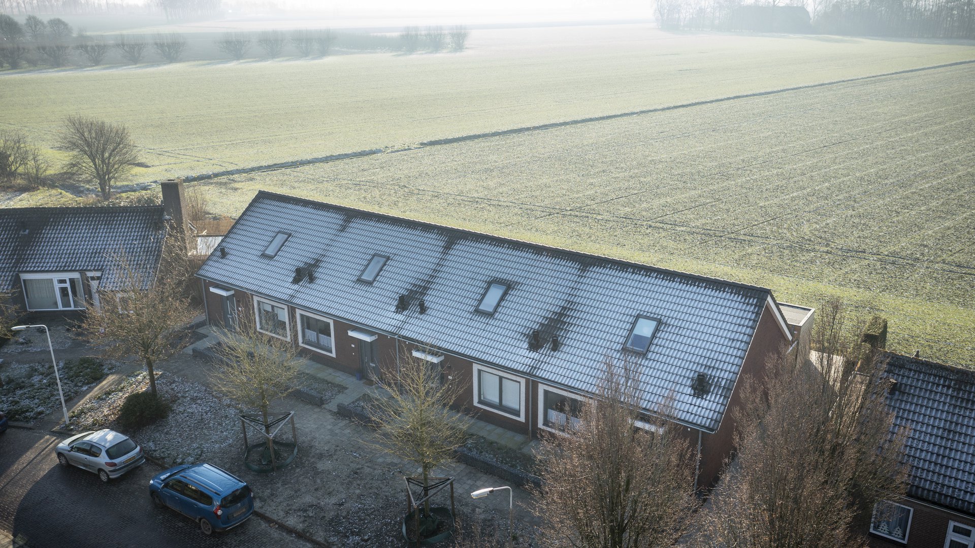 Waterlandkerkje - zicht van boven op seniorenwoningen