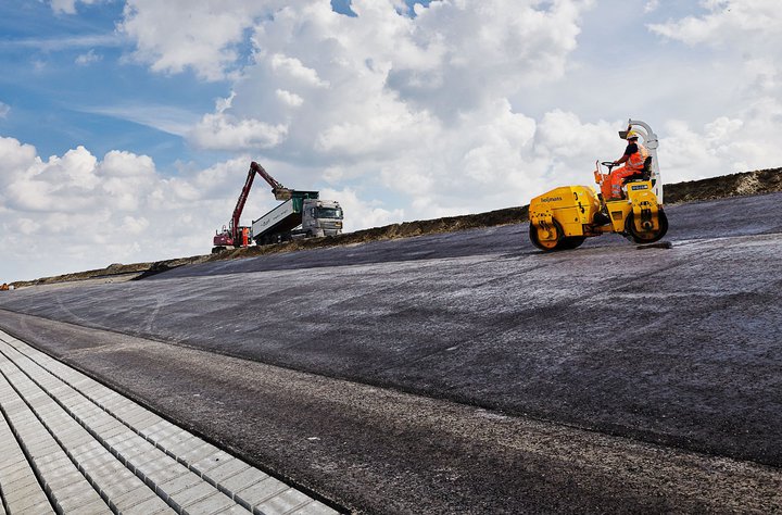 dijkversterking_heijmans_lauwersmeerdijk_3.jpg