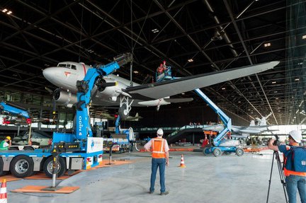 Nationaal Militair Museum Soesterberg Heijmans vliegtuigen hal plaatsing.jpg