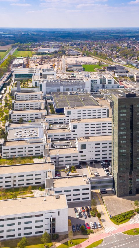 ASML Campus in Veldhoven (2019) richting zuid.jpg