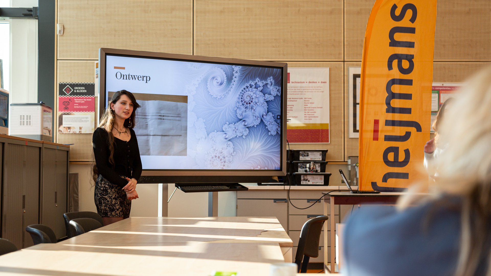 Onderwijs techniek meisje Heijmans Technasium Drachten.jpg