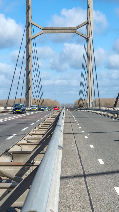 Groot onderhoud aan Molenbrug Kampen