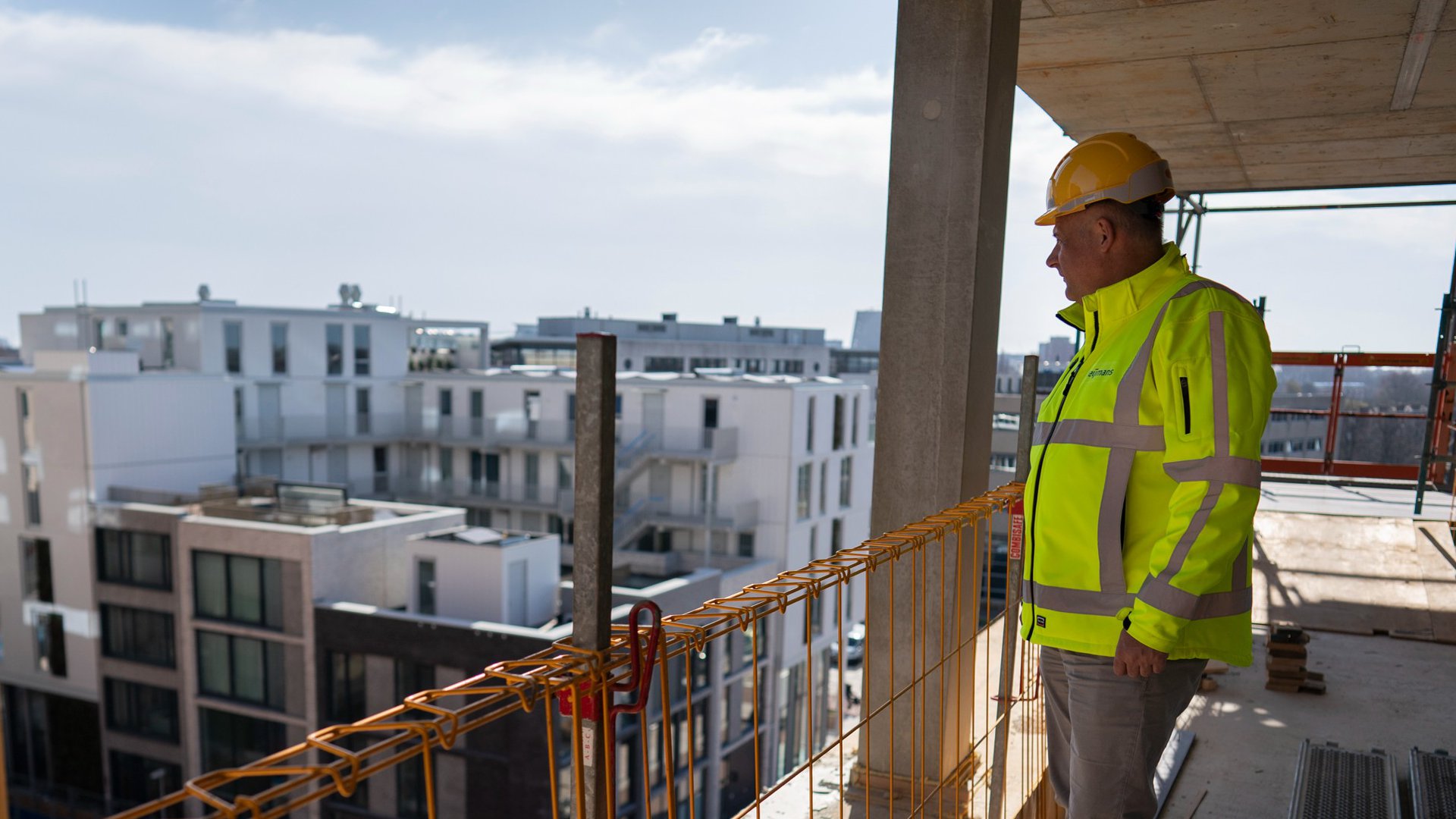 Heijmans-AmsterdamVertical-woningbouw-Sloterdijk-bouwplaats-maart2022.jpg