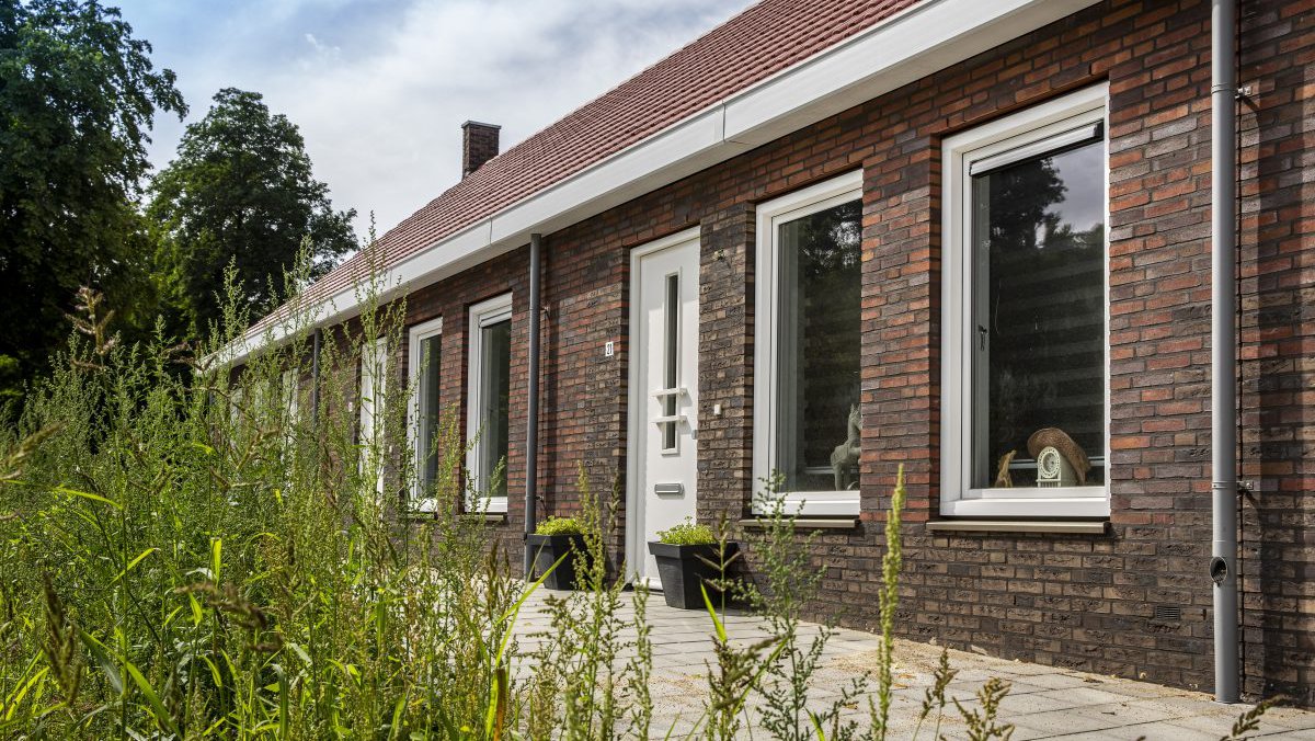 Straatbeeld Heijmans Huismerk woning in Geleen, Kastanjelaan en Seringelaan.jpg