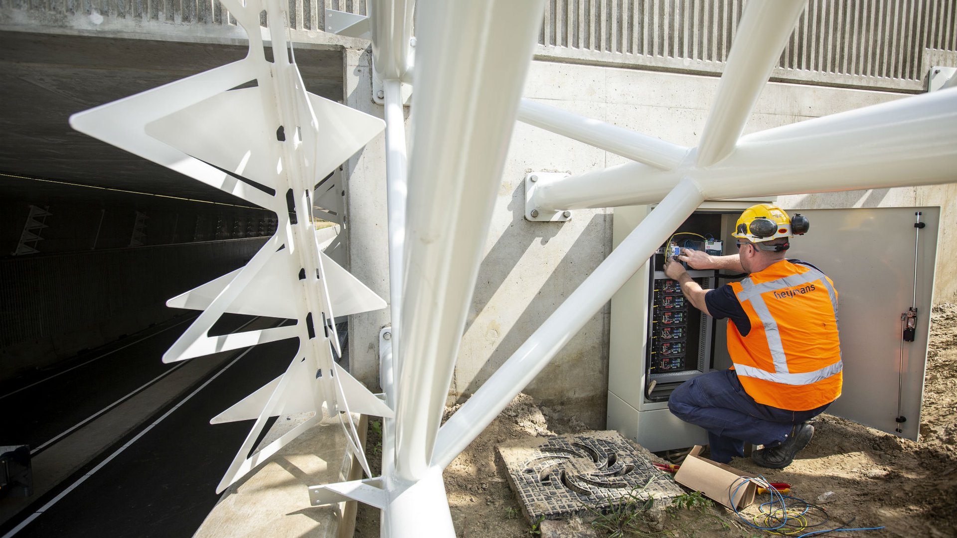 installatie_lichtkunstwerk_zwerm_montgomerylaan_eindhoven_heijmans_2.jpg