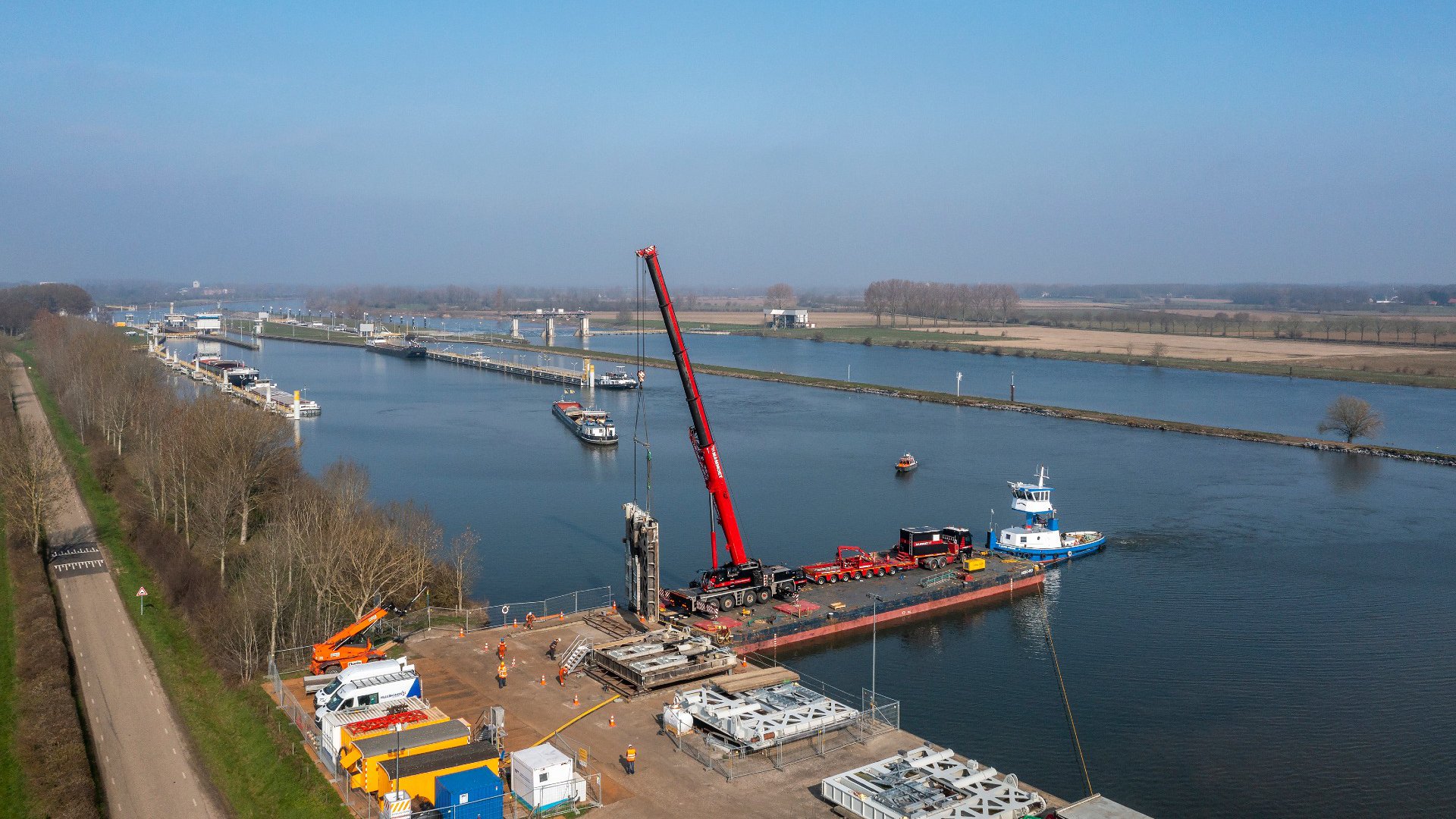 Heijmans waterwerken sluis Sambeek sluisdeur drone - kopie.jpg