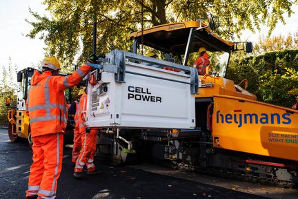 Elektrische asfaltspreidmachine van Heijmans op project Dordrecht