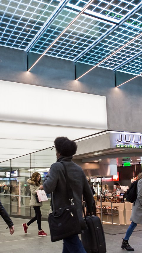 Reizigers op station Eindhoven.