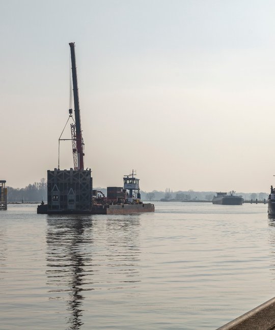 Heijmans waterwerken sluis Sambeek sluisdeur sfeer.jpg