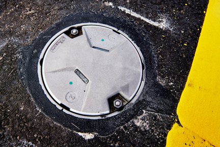 Op het project Zwanenburgbaan (Schiphol) vervangt Heijmans 1.400 lampen.