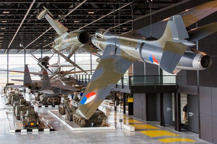 Nationaal Militair Museum Soesterberg Heijmans vliegtuigen hal.jpg