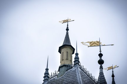 Het hoofdkantoor van De Efteling is in stijl; een sprookjesachtig gebouw.