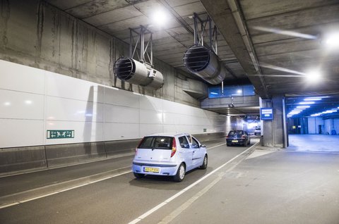 autos_in_markt_maastunnel_maastricht_heijmans.jpg