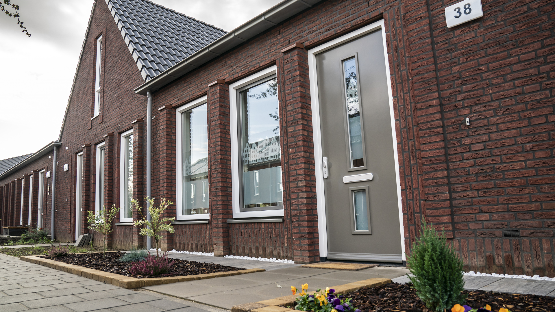 Voorkant gevel Heijmans Huismerk woning Roermond.png