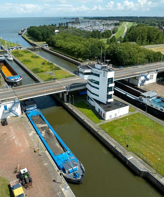 Overzicht van de houtribsluis in Lelystad