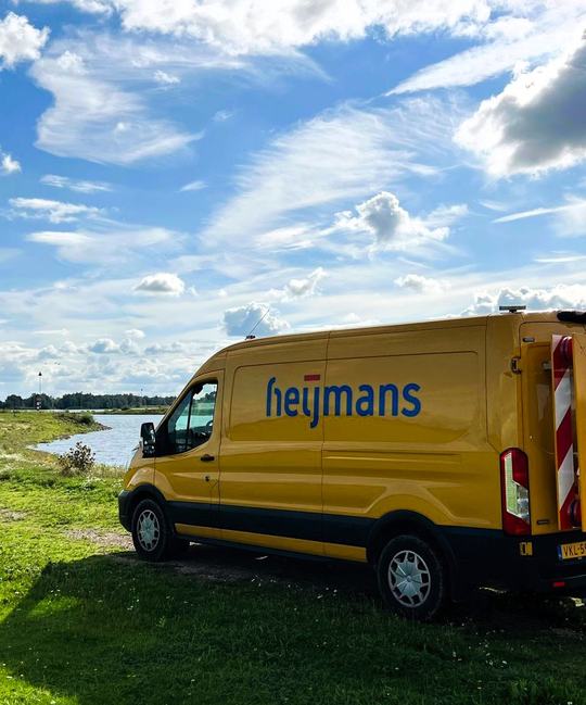 Heijmans bus staat voor vaarwegen