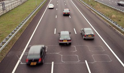 Detectielussen verwerkt in het wegdek van een A-weg