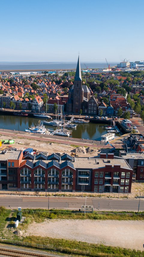 Zuiderhaven in Harlingen vanuit de lucht, gebouwd door Heijmans.