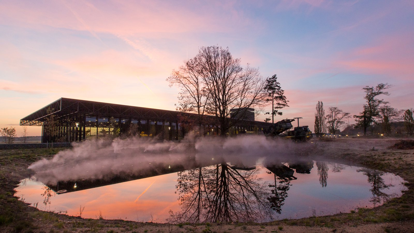 Nationaal Militair Museum Soesterberg nevel 2014.jpg