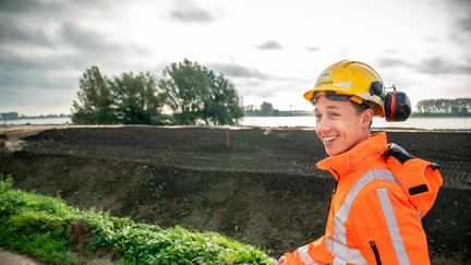 Heijmans collega Bram Verbeek bij dijkversterking