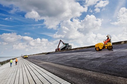 dijkversterking_heijmans_lauwersmeerdijk_3.jpg
