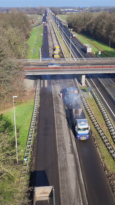 Een luchtfoto van de A30.