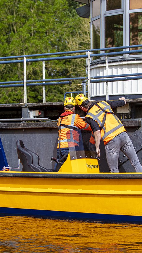 Werk aan de hoofdvaarweg Lemmer Delfzijl