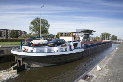 Hoofdvaarweg Lemmer Delfzijl Heijmans natte infra Oostersluis.jpg