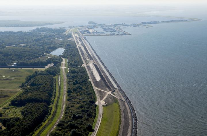 Lauwersmeerdijk luchtfoto, de duurzame dijk
