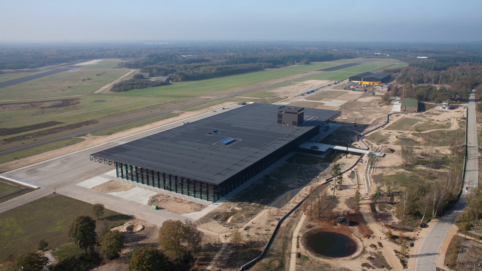 Nationaal Militair Museum Soesterberg dak Heijmans.jpg