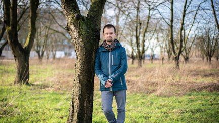 Rogier Sleijpen, ecoloog bij Heijmans in kersenboomgaard Blent