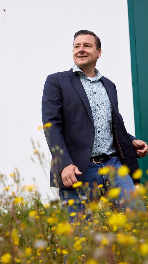 Michel Groenendijk op het terrein bij ROBA