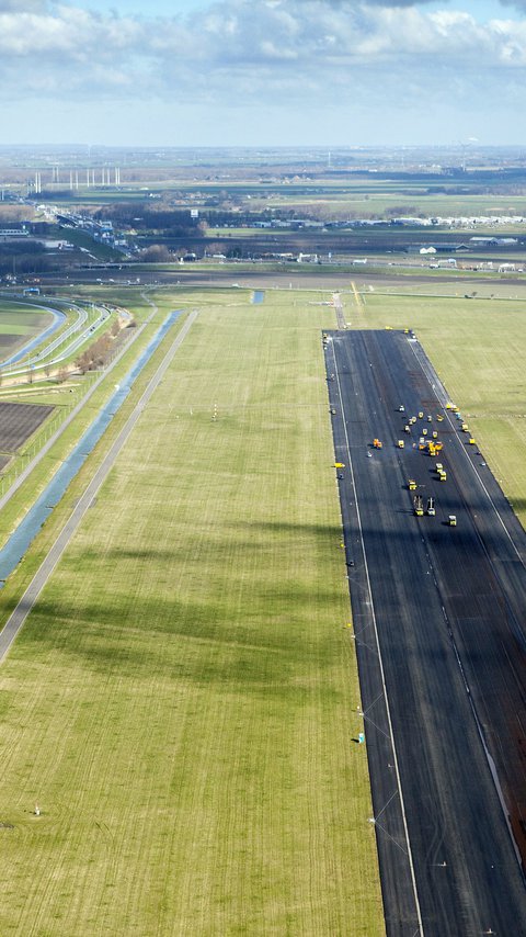 Polderbaan Schiphol 2021.jpg