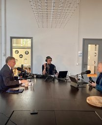 1. Studiogesprek wide - header site