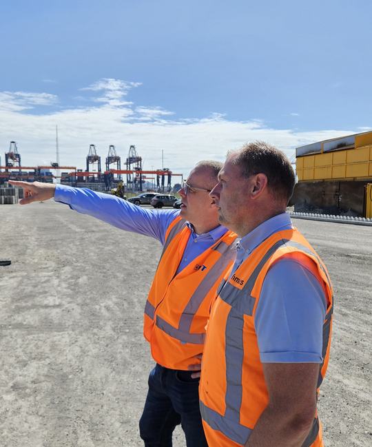 Terrein inrichting bij terminal van UWT