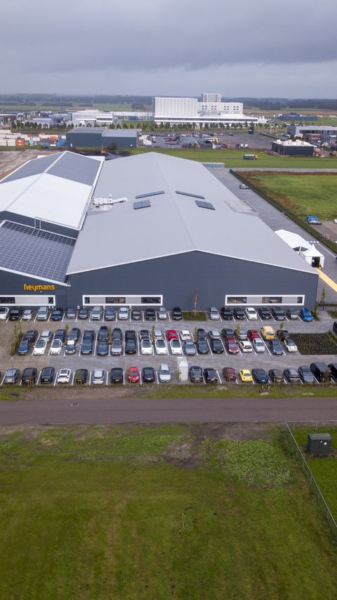 Heijmans heeft in Heerenveen de deuren geopend van een nieuwe fabriek voor de productie van houtskeletwoningen volgens het Heijmans Horizon® concept.