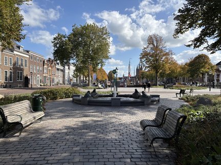Afbeelding van marktplein aan de haven van Zierikzee